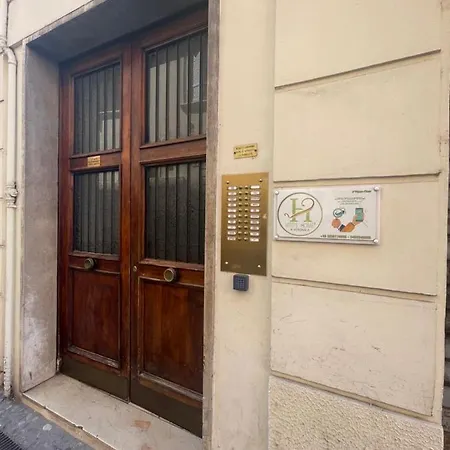 Vitti's 3 3*