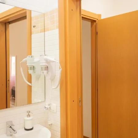 招待所 Vitti's 3 3*