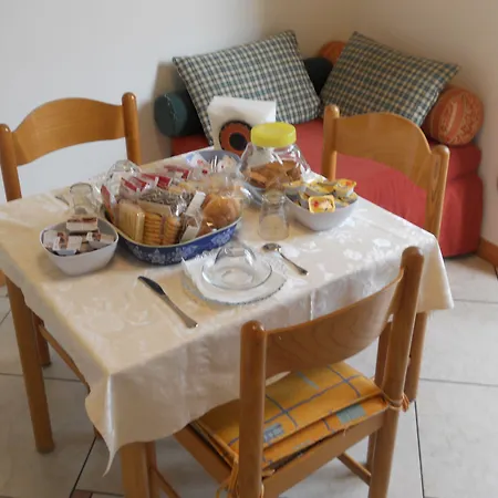 招待所 Vitti's 3 3*